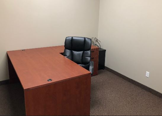 2805 Arkansas Office Interior Photo with desk